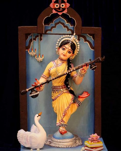 Maa Saraswati Art, Saraswati Thakur, Saraswati Art, Gods Pictures, Ma Saraswati, Shakthi Devi, Saraswati Idol, Maa Saraswati, Saraswati Photo