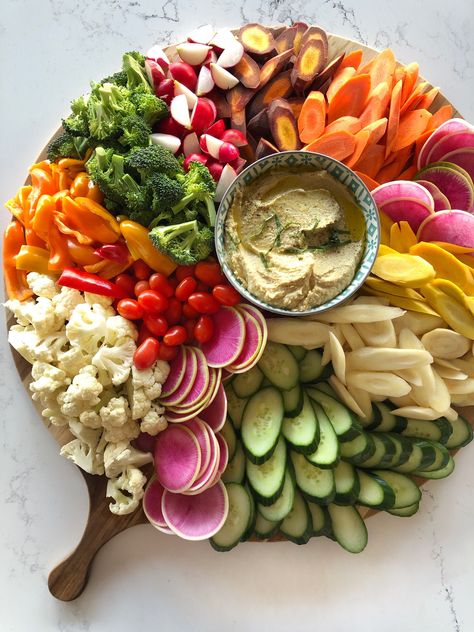 Crudite Platter, Vegetable Tray, Vegetable Platter, Decorações Com Comidas, Charcuterie Inspiration, Party Food Platters, Charcuterie And Cheese Board, Charcuterie Recipes, Veggie Tray