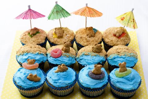 Thinking this is so cute that would go great with Abagale theme pool party for her Birthday this year!! Beer Cupcakes, Beach Cupcakes, Summer Cupcakes, Bear Cupcakes, Pop Ideas, Eat Cupcakes, Beach Birthday Party, Beach Cakes, Cupcake Wars