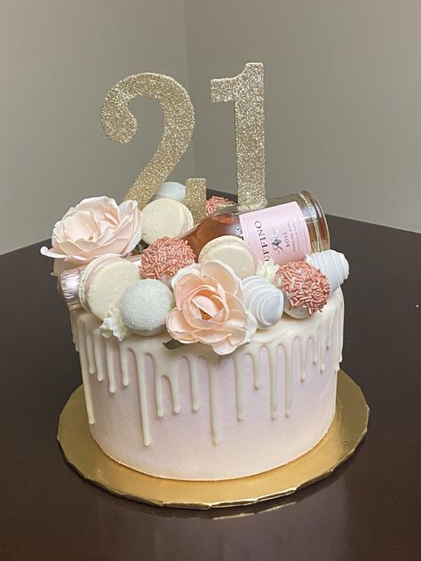 22nd Birthday Cake For Women, 21 Year Old Birthday Cake, 21st Birthday Ideas Cake, 21sr Birthday Cakes, Girls 21st Birthday Cake, 21birthday Cake, 21 Cake Ideas, 21st Bday Cake Ideas, 21st Birthday Cake Aesthetic