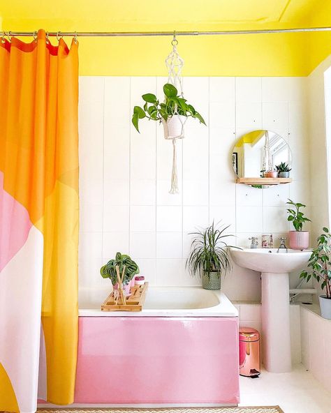 Catherine (@53houseplantsandme) posted on Instagram: “Evening, hope everyone has had a lovely day! If you watched my stories you will have seen I popped over to B and Q today and to the…” • Jul 4, 2020 at 7:01pm UTC Sunny Bathroom, Colourful Bathroom, Yellow Ceiling, Colorful Plant, Bathroom Transformation, Retro Bathrooms, Interior Design Software, Wallpaper Home Decor, Yellow Bathrooms