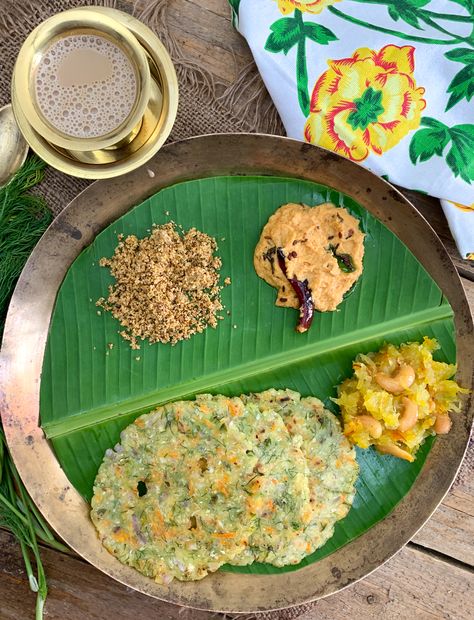 Karnataka Style Breakfast Of Akki Roti, Chutney, Podi And Kashi Halwa For Your Weekday by Archana's Kitchen Akki Roti Recipe, Karnataka Recipes, Akki Roti, Meal Plate, Podi Recipe, South Indian Breakfast Recipes, Peanut Chutney, Recipe Art, Famous Food