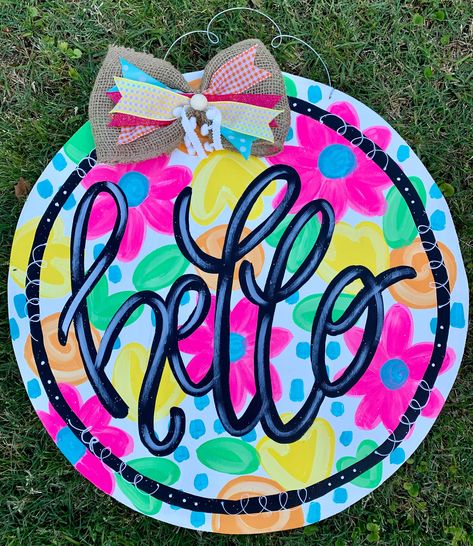 Door Hangers Colorful, Spring Door Hangers Diy Wreath Ideas, Spring Summer Door Hangers, Cute Spring Door Hangers, Diy Summer Door Hangers, Hand Painted Florals, Round Wooden Door Hangers Spring, Painted Things To Sell, Simple Door Hangers