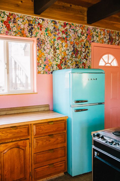 Colorful Cabin, Plank Hardware, Modern Refrigerator, Eclectic Vintage Decor, Kitschy Kitchen Decor, Apartment Size Refrigerator, Outdated Kitchen, Smeg Fridge, Retro Refrigerator