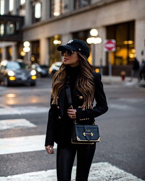 fashion blogger mia mia mine wearing a balmain blazer and a ny hat with a prada cahier bag Boss Lady Outfit, Baseball Cap Outfit, Cap Outfit, Fashion Blogger Style, Looks Black, Dinner Outfits, Outfits With Hats, Looks Chic, Street Style Looks