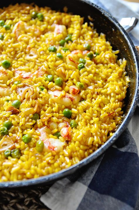 Spanish Saffron Rice with Garlic Shrimp Recipe - Spain on a Fork Seafood Rice Recipe, Saffron Rice Recipe, Taco Station, Spanish Saffron, Spicy Garlic Shrimp, Saffron Recipes, Shrimp Rice, Spanish Rice Recipe, Seafood Rice