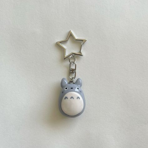 handmade polymer clay totoro charm in a star keychain. Aesthetic Clay Charms, Clay Charms Ideas, Cute Clay Keychains, Totoro Charm, Clay Totoro, Totoro Clay, Clay Keychain Ideas, Totoro Keychain, Ideas Arcilla