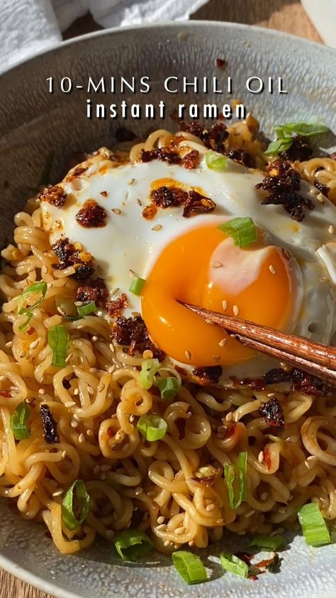 10-Minute Chili Oil Instant Ramen Noodles Recipe Video Ramen Noodles Recipe, Ramen Recipes Easy, Noodle Recipes Easy, Instant Ramen, Tasty Recipes Videos, Quick Recipes Snacks, Noodles Recipe, Instant Recipes, Chili Oil