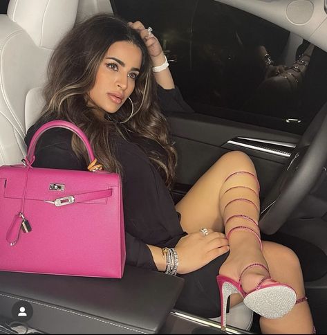 Safa Dubai Bling, Dubai Bling, Bling Aesthetic, Dubai Outfits, Personal Profile, Bff Goals, Kelly Bag, Art Bag, Winter 2022