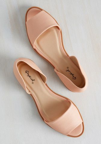 Our feet are always appreciative of Appreciative Initiative Flats. Summer Flat Shoes, Heel Sandals Outfit, Trending Womens Shoes, Fashionable Shoes, Toe Post Sandals, Sandals Outfit, Summer Flats, Girly Shoes, Prom Shoes