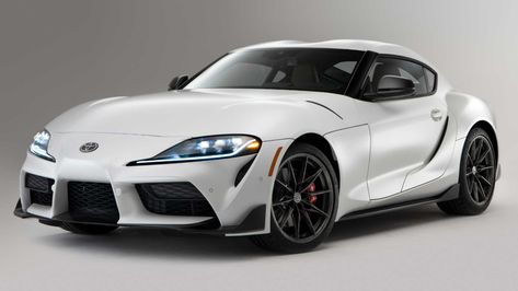 The 2023 Supra arrives with a clutch pedal, a special edition, and a Hairpin+ function. The engineers have further tweaked the steering and suspension. Toyota Gr Supra, Mustang Mach 1, Stick Shift, Course Automobile, Nissan Z, Bmw Parts, Honda Civic Type R, Ford Maverick, Chevrolet Colorado