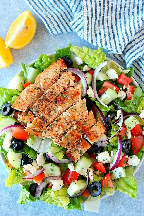 This Greek Salmon Salad is packed with fresh veggies and served with pan-seared salmon. Crisp Romaine lettuce, Roma tomatoes, olives, cucumber, red onion and quick homemade Greek dressing are perfect with fish! Crunchy Salmon, Greek Salmon, Pescatarian Lifestyle, Salmon Salad Recipe, Homemade Greek Dressing, Ultimate Salad, Salad Greek, Amazing Salads, Pizzeria Design