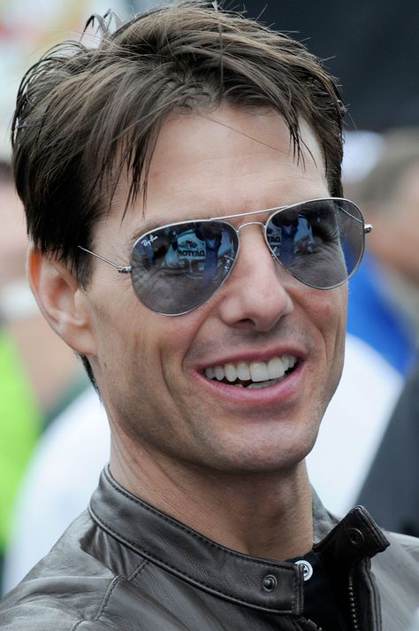 Tom Cruise wears Ray-Ban Aviator (RB-3025) Tom Cruz, Sunglasses Aviators, Aviation Nation, Galaxies Wallpaper, Ray Ban Aviator, نظارات شمسية, Aviator Sunglasses Mens, Ricky Martin, Actrices Hollywood