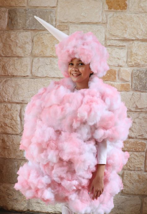 This is the sweetest costume idea ever! Make a cotton candy costume for Halloween by using Poly-Fil fiber fill and paint. Candy Costume Diy, Cotton Candy Costume Diy, Jelly Bean Costume, Cotton Candy Halloween Costume, Candy Halloween Costumes, Cotton Candy Costume, Gumball Machine Costume, Candy Costume, Pink Spray Paint