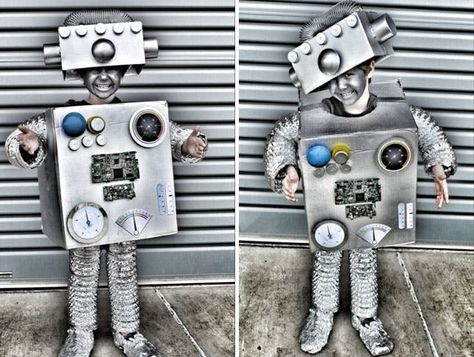 62 Last Minute DIY Halloween Costumes for Kids | Brit + Co Make Your Own Robot, Robot Halloween Costume, Robot Costume, Robot Costumes, Kids Halloween Costume, Robot Party, Casa Halloween, Diy Robot, Diy Halloween Costumes For Kids