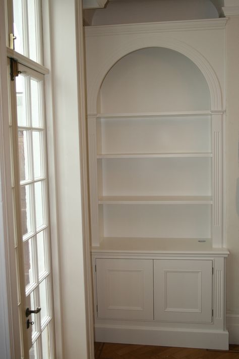 arch-alcove-unit Built In Bookcase Kitchen, Arched Built Ins With Tv, Arched Alcove Shelves, Arch Alcove Ideas Living Rooms, Arch Alcove Ideas, Curved Alcove Ideas Living Room, Alcove Arch, Arch Cupboard, Small Alcove Ideas