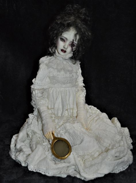 dollmore zaoll - phantom creations | phantomdolls | Flickr Doris Core, Creepy Doll Aesthetic, Porcelain Doll Aesthetic, Doll Poses, Porcelain Doll Costume, Strange Dolls, Goth Dolls, Goth Doll, White Goth