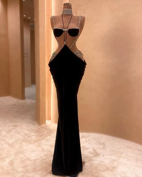 Location Instagram Post, Black Gala Dress, Aegan Cash, Award Outfits, Valdrin Sahiti, Birthday Planner, Award Show Dresses, Dinner Dress Classy, Classy Prom Dresses