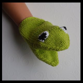 Knitted Hand Puppets, Puppet Tutorial, Shoebox Ideas, Animal Hand Puppets, Felt Puppets, Glove Puppets, Puppets For Kids, Rabbit Crafts, Kids Knitting Patterns