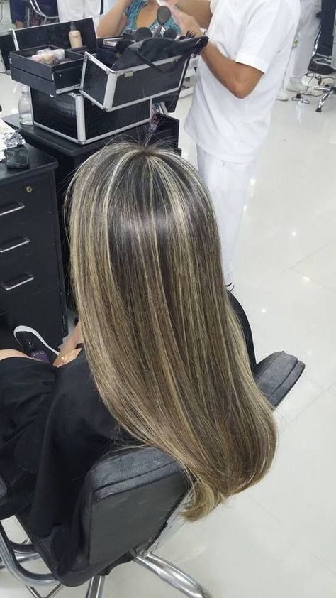 V Hair, Color Streaks, Brown Hair Inspo, Hair Color Streaks, Brunette Hair With Highlights, Hair Streaks, Brown Hair With Blonde Highlights, Brown Hair Balayage, Pretty Hair Color