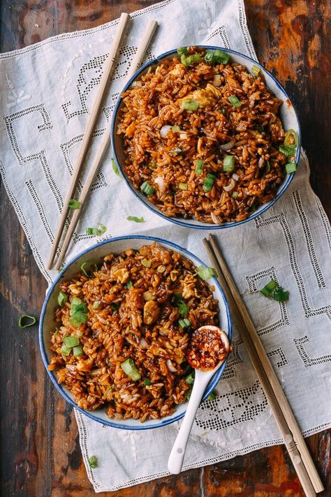 Soy Sauce Fried Rice, Asia Foods, Fried Noodles Recipe, Tamari Sauce, Bbq Side Dishes, Sauce For Rice, Woks, Fried Rice Recipe, Steamed Rice