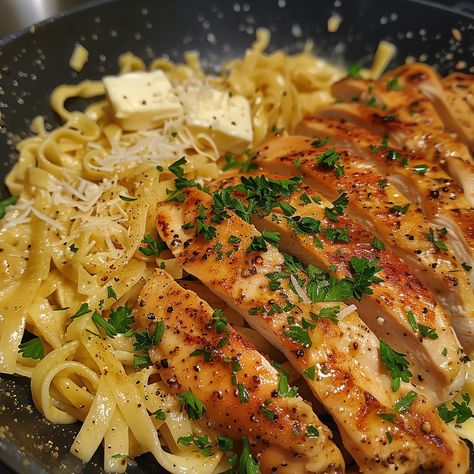 🍜🐔 Comfort food at its best! Try our Chicken with Buttered Noodles for a simple yet satisfying meal. #ComfortFood #ChickenDinner 🍽️ Chicken with Buttered Noodles 🛒 Ingredients: 2 chicken breasts 300 grams egg noodles 3 tablespoons butter 1 tablespoon parsley, chopped Salt and pepper to taste Grated Parmesan (optional) 👩‍🍳 Instructions: Cook Chicken: Season chicken and pan-fry until golden and cooked through; slice. Noodles: Cook noodles according to package instructions, drain, and toss w... Butter Chicken Spaghetti, Chicken Season, Season Chicken, Instagram Recipes, Pan Fry, Twisted Recipes, Buttered Noodles, Cook Chicken, Trending Recipes