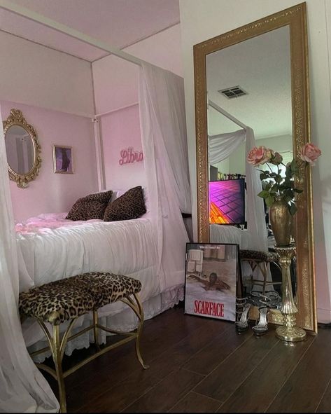 Aesthetic Dorm Room, Dorm Room Inspo, Dream Apartment Decor, Future Apartment Decor, Dorm Room Inspiration, Girly Room, So Satisfying, Redecorate Bedroom, Dream House Rooms