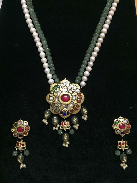 Thappa Jewellery, Simple Bridal Jewelry, Van Cleef And Arpels Jewelry, Van Cleef And Arpels, Polki Jewellery, South Indian Jewellery, Jewellery Earrings, Royal Jewelry, Kundan Jewellery