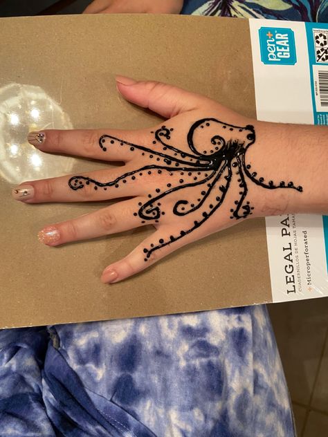 Aquatic Hand Tattoos, Jelly Fish Henna Tattoo, Sea Henna Designs, Henna Octopus, Jellyfish Henna Designs, Ocean Henna Designs, Henna Designs Octopus, Pirate Henna Tattoo, Henna Tattoo Sea Animals