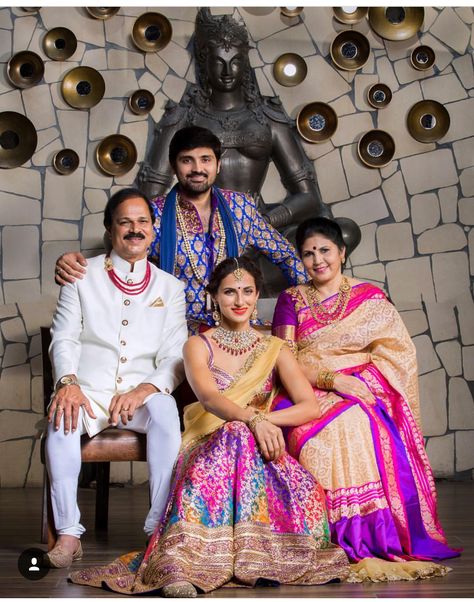 Family Portrait Photography Poses, Shilpa Reddy, Mother Daughter Poses, South Indian Wedding Hairstyles, Family Photo Studio, Royal Family Portrait, Sisters Photoshoot Poses, Family Photoshoot Poses, Family Clothing