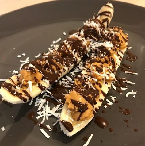 You might be surprised that ‘healthy’ and ‘banana split’ would be used in the same sentence – but it’s true! Ring Exercises, Healthy Banana Split, Banana Split Recipes, Healthy Mummy Recipes, Mummy Recipes, Banana Split Dessert, Healthy Mummy, Clean Eating Desserts, Healthy Banana