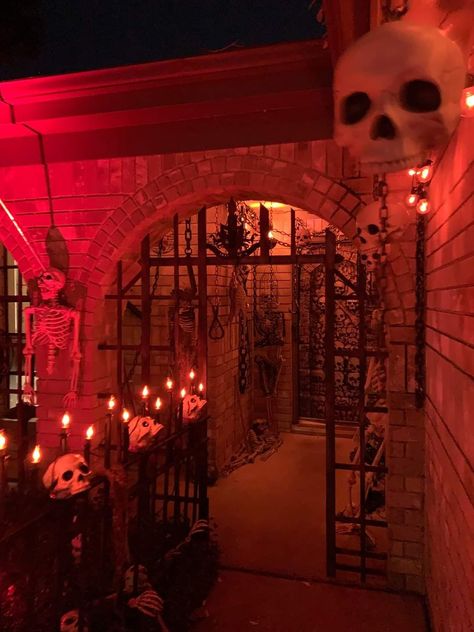 Addams Family Front Porch, Vampire Haunted House, Vampire Outdoor Decorations, Vampire Lair Decorations, Vampire Decorations Party Ideas, Halloween Restaurant Decorations, Witches Lair Halloween Decor, Entryway Arch, Vampire Lair