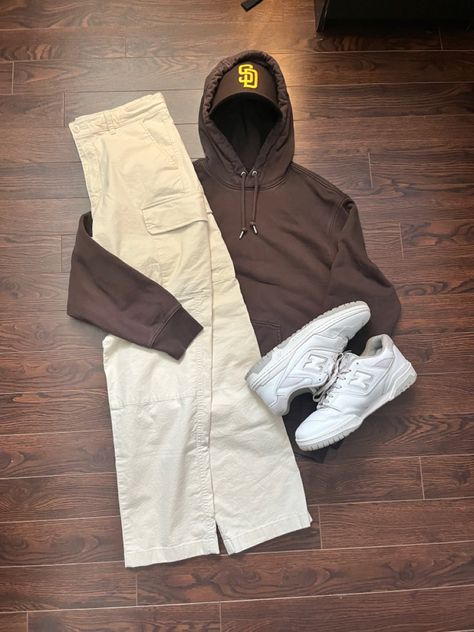 Cream Cargos Outfits Men, Tan Cargo Pants Outfit Men, Cream Cargo Pants Outfit Men, Beige Cargo Pants Outfit Men, Cream Outfit Men, Cargo Outfit Men, Cargo Pant Outfit, Beige Cargo Pants Outfit, Outfit Hombre Casual