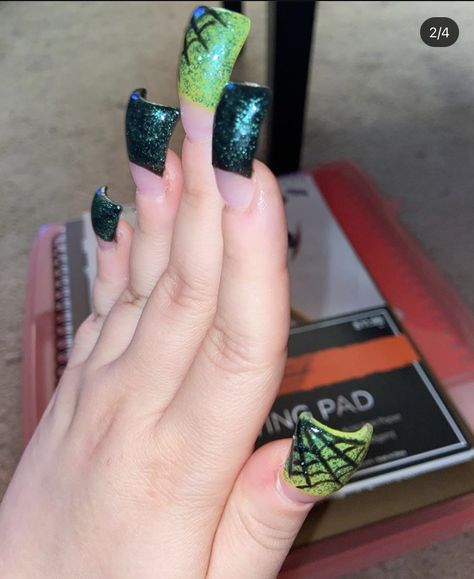 Duck Nails Green, Green Duck Nails, Duck Shape Nails, Black Duck Nails, Mini Duck Nails, Bad Nails, Flare Nails, Dark Green Nails, Duck Nails