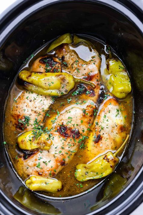 Crockpot Mississippi Chicken is all about fork-tender, juicy chicken that's bursting with flavor. You've got zesty pepperoncini peppers, ranch seasoning, au jus mix, and butter that slow cooks with it for some seriously amazing flavor. It's the perfect Southern comfort meal! Chicken Pepperchini Crockpot, Chicken Pepperoncini, Crackpot Chicken, Crockpot Mississippi Chicken, Mississippi Chicken, Crockpot Chicken Thighs, Garlic Pork, Honey Garlic Pork Chops, Pepperoncini Peppers