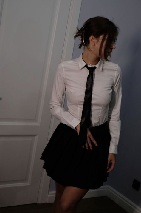 Cool Waitress Outfit, Collar Sweater Outfit, White Shirt With Tie, Waitress Outfit, Women In Tie, White Shirt Outfits, Casual Summer Outfits For Women, Business Attire Women, Collared Sweater