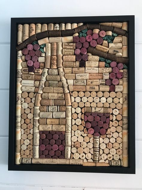 Wine Cork Wall Ideas, Wine Cork Projects Wall Art, Liquor Drawing, Cork Picture, Wine Cork Wall Decor, Wine Cork Diy Projects, Wine Cork Board, Cork Diy Projects, Wine Cork Wreath