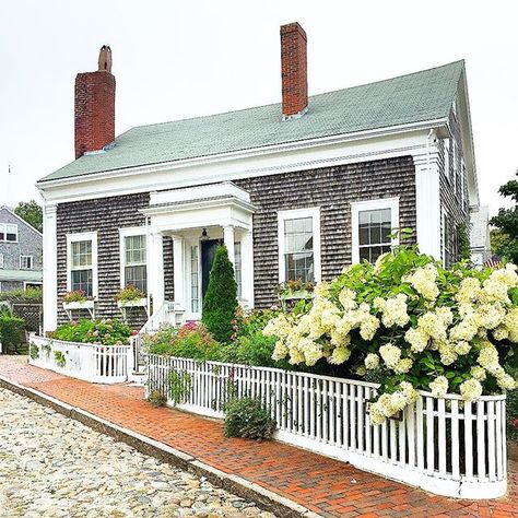 New England exterior New England Exterior, New England Cottage, Cedar Shake, Cottage Porch, Storybook Homes, Maine Cottage, Cottage Exterior, Country Cottage Decor, New England Homes