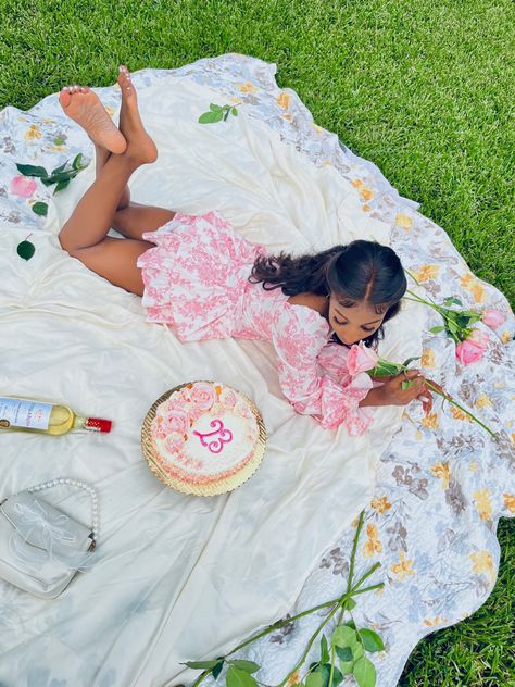 Girl Birthday Photoshooting Outdoor, Outside Birthday, Picnic Photo Shoot, Picnic Pictures, Picnic Photography, Valentine Photo Shoot, Picnic Birthday Party, Birthday Shots, Birthday Pics