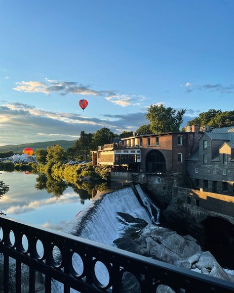 Head to the Simon Pearce Flagship Store in Quechee, Vermont (just a few minutes from Woodstock). View glass blowing in the turbine-powered studio and shop upstairs for glassware, pottery, handpicked home accents, and more. Then enjoy lunch overlooking the Ottaquechee River at their restaurant. Quechee Vermont, Woodstock Vt, Simon Pearce, Camping Area, Bucket List Destinations, List Ideas, Golf Resort, Summer Bucket, Covered Bridges