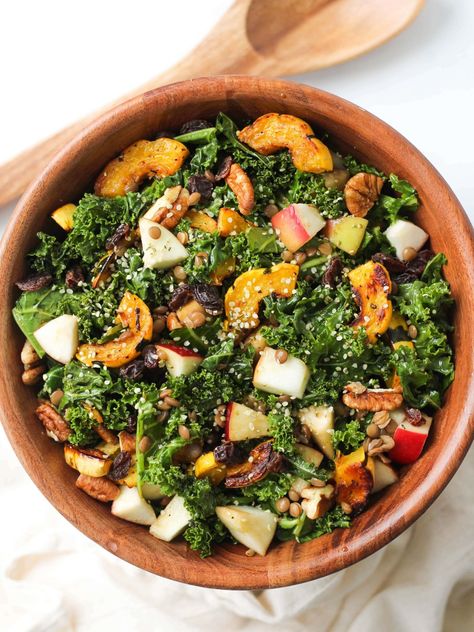 Autumn Salad Dressing, Maple Balsamic Dressing, Maple Dressing, Salad Kale, Salad With Balsamic Dressing, Maple Balsamic, Resep Salad, Kale Salad Recipes, Pear Salad