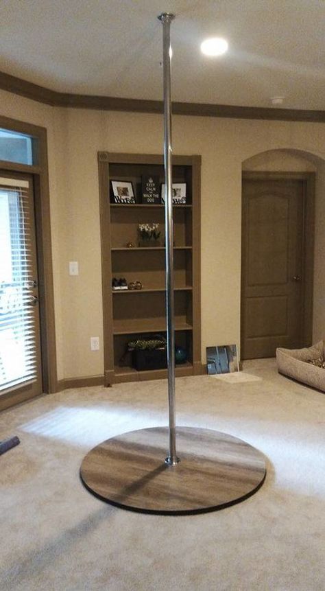 Dancing Pole In Apartment, Strip Pole In Bedroom, Strip Pole In House, Room With Striper Pole, Pole At Home Ideas, Aesthetic Pole Dancing Room, Bedroom With Stripping Pole, At Home Strip Pole Room, Dancing Pole In House