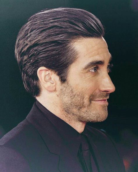 Slicked Hair Men, Jake Gyllenhaal Haircut, Mens Slicked Back Hairstyles, Gents Hair Style, Mens Facial, Mens Hairstyles Medium, Mens Hairstyles Thick Hair, Beard Hairstyle, Faded Hair