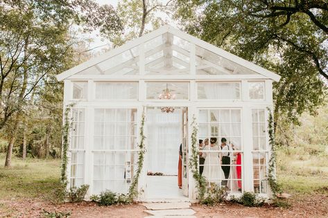 This greenhouse is a great spot for small weddings and elopements in Houston! #modernwedding #greenhouse #oakaltier #houstonweddingvenues #houstonwedding #houston #venue #willow Greenhouse Micro Wedding, Greenhouse Wedding Venue Ideas, Greenhouse Chapel, Houston Elopement, Greenhouse Venue, Venue Business, Victorian Conservatory, Brick Floor, Winter Wedding Venues