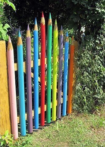 Colored Pencil Fence garden creative gardening home decor home ideas garden decor garden ideas garden art fences Children's Garden, School Garden, Have Inspiration, Diy Art Projects, Garden Gate, Garden Fence, Gardening For Kids, Garden Gates, Garden Crafts