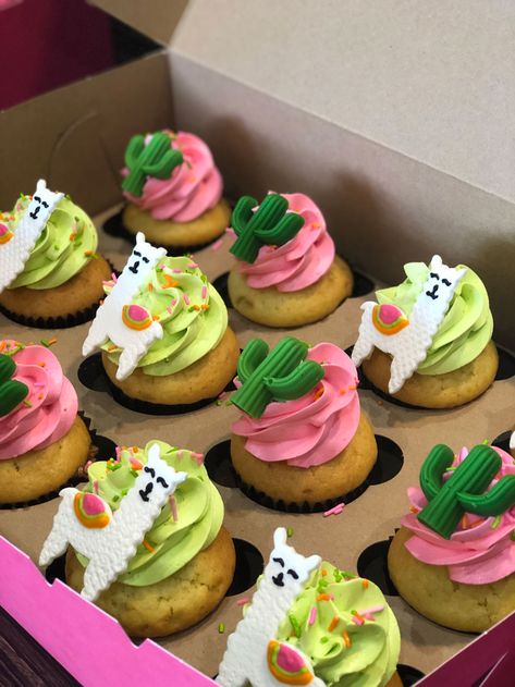 Lama Cupcakes, Llama Cupcakes, Cute Animal Cupcakes, Mexican Cupcakes, Baking With Friends, Recipes For Cupcakes, Twins 3rd Birthday, First Year Birthday, Animal Cupcake