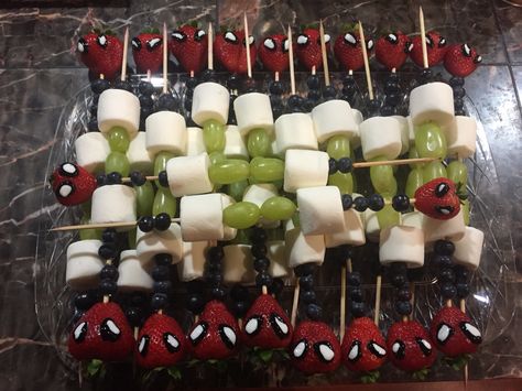 Spider-Man fruit skewers, superhero themed fruit Spider Man Fruit Platter, Spiderman Fruit Tray, Ace Birthday, Spidey Birthday, Fruit Sticks, Halloween Bulletin Boards, Cake Fruit, Fruit Skewers, Spiderman Party