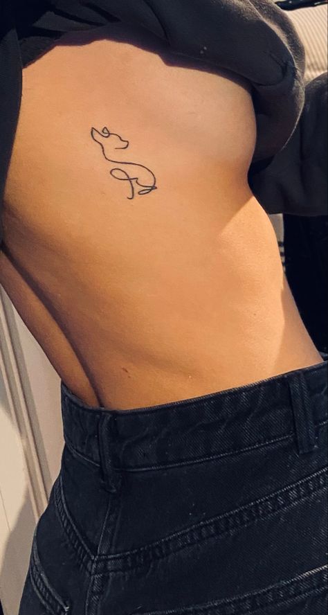 Chihuahua Tattoo Minimalist, Chihuahua Tattoo Outline, Small Tattoos Traditional, Chihuahua Tattoos, Art Flash Tattoo, Tattoo Ideas Minimalist, Tatoo Dog, Pair Tattoos, Chihuahua Tattoo