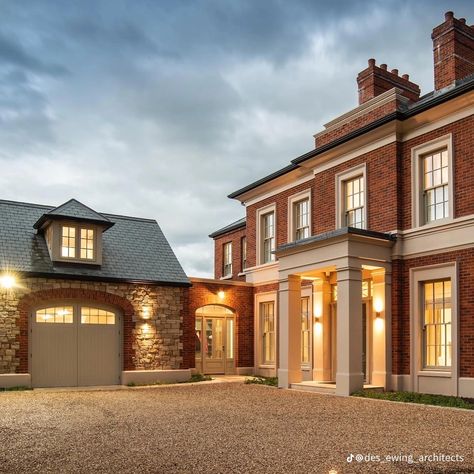 Brick House Colors, Classical Home, Red Brick House Exterior, Georgian Style Homes, Ranch House Designs, Bespoke Home, English Manor Houses, Facade Lighting, Red Brick House