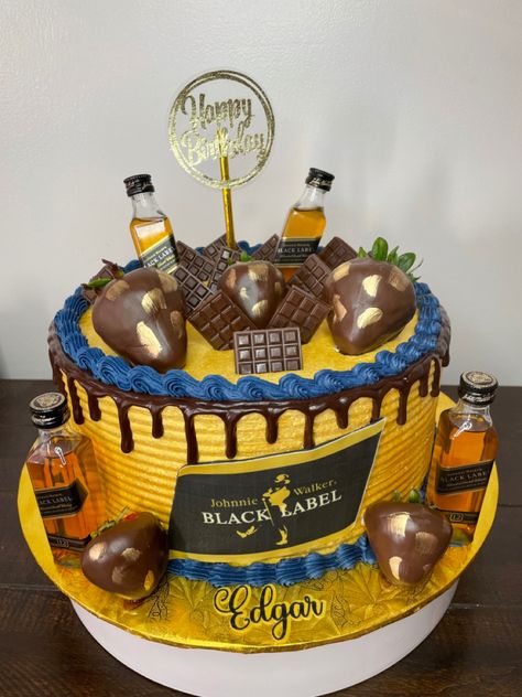 Black Label Cake Ideas, Black Label Cake, Husband Birthday Parties, Birthday Drip Cake, Liquor Cake, Black White Cakes, Happy Birthday Celebration, Happy Black, Creative Birthday